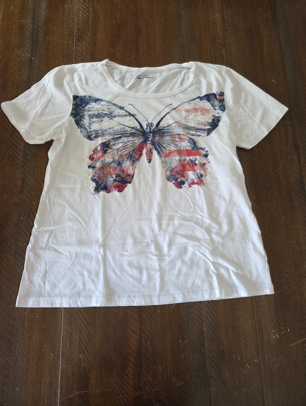 🎈2/$15 White Butterfly Graphic Tee with Blue & Red Print